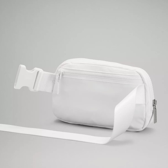Lululemon wear everywhere belt bag in white - Picture 4 of 6